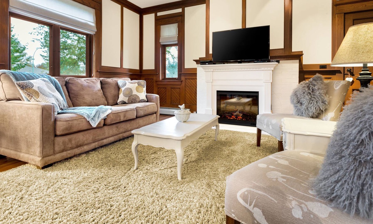 South Central Condo | Executive Elegance Close to Lake