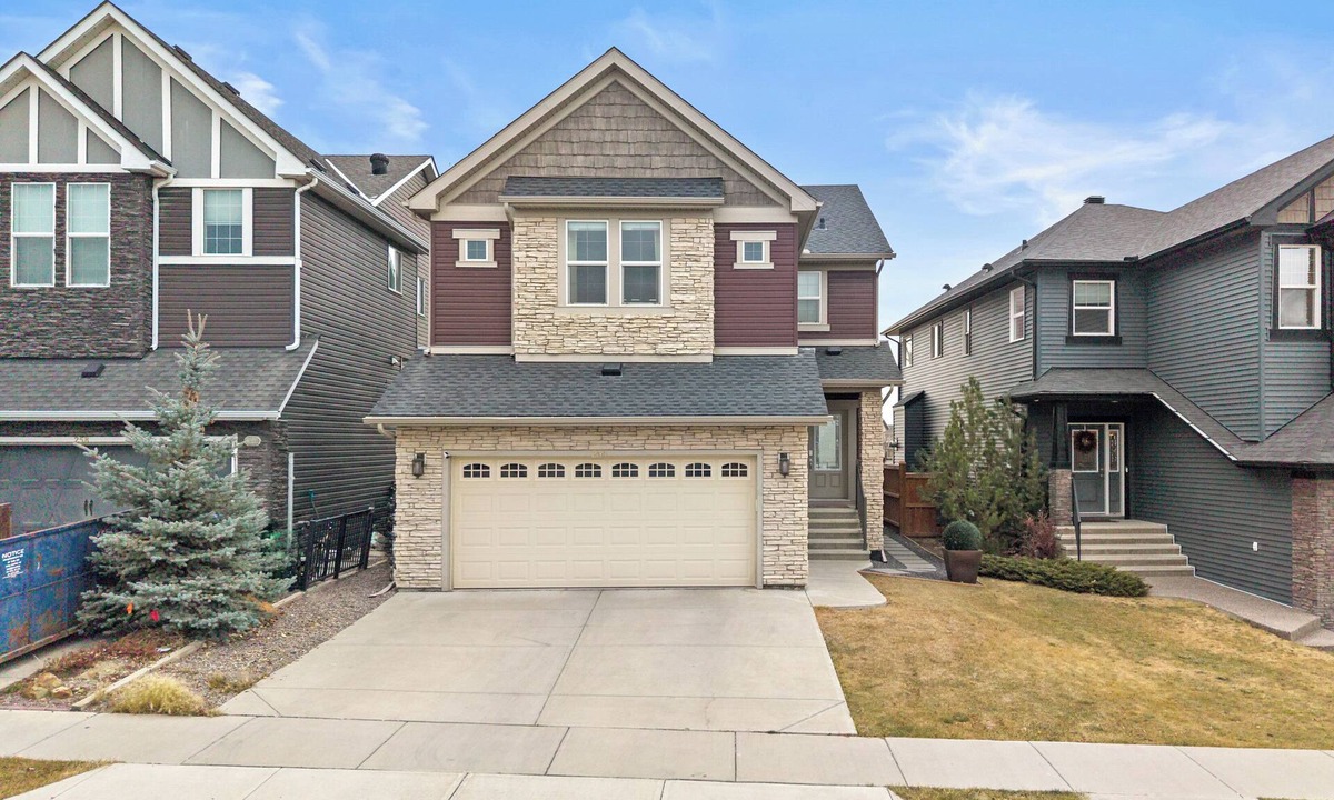 Northwest Calgary House | Executive luxury 5 bedrooms living on a green space