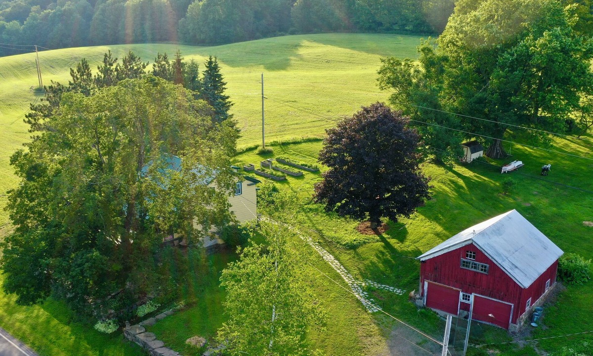 Jefferson House | Experience a Bespoke Farmhouse with Private Trails