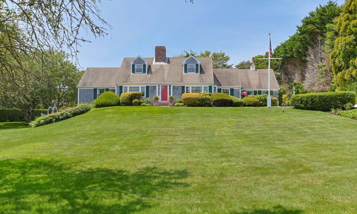 North Chatham House | Experience a relaxing vacation at this beautifully maintained estate!