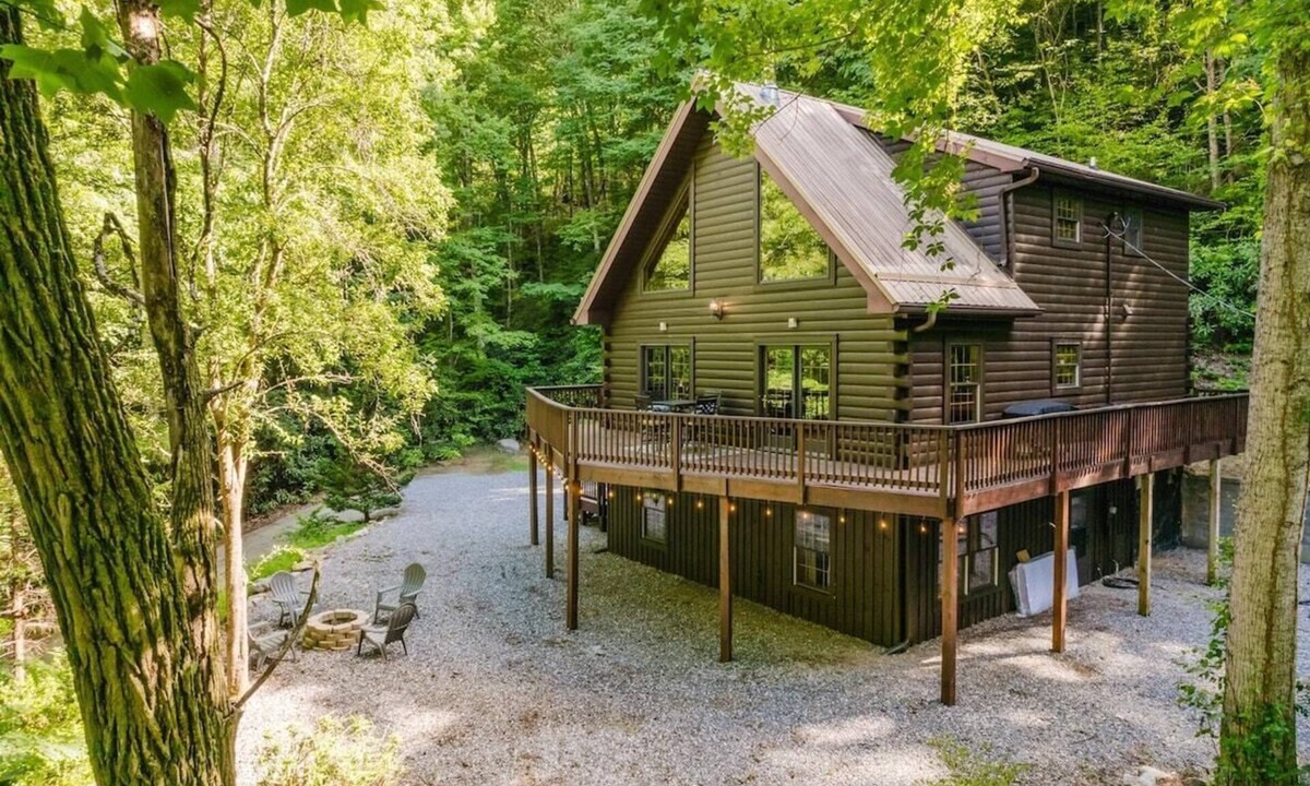 Whittier Cabin | Experience the charm of Wally's Kabin