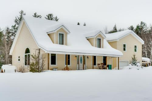 Thornton House | Explore the White Mountains! Spacious Rural Home