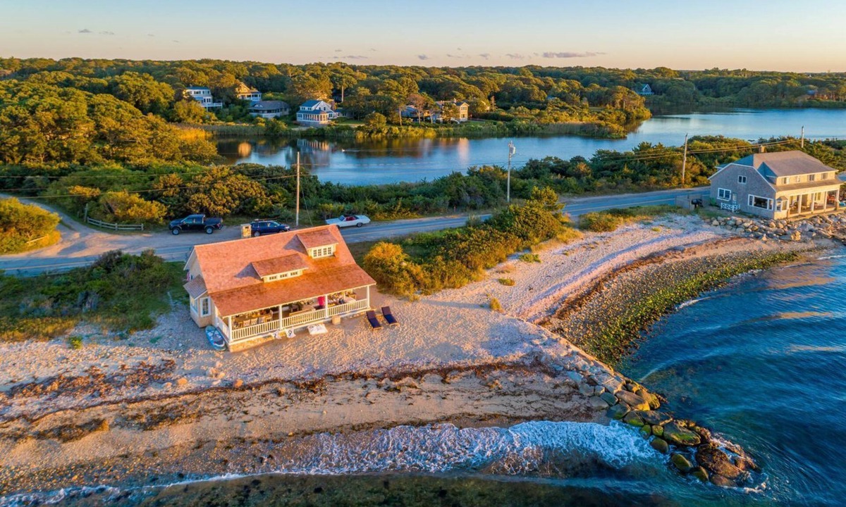 East Chop Cottage | Fabulous Waterfront 3-Bedroom Martha's Vineyard Cottage