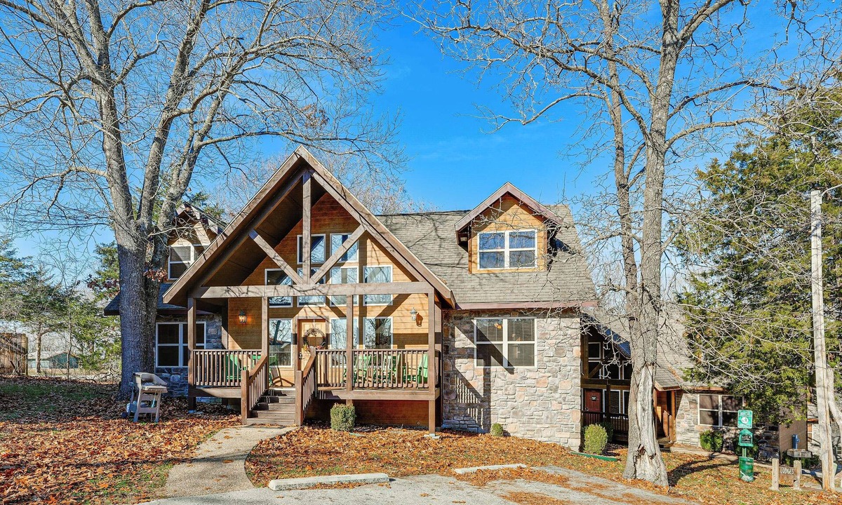 Indian Point Cottage | Families Welcome! Branson Resort-style Getaway