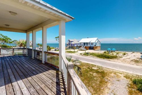 Audubon Place House | Fantastic beachfront home with full kitchen central AC & washer dryer