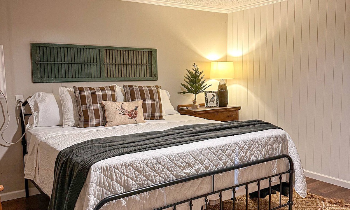 Pitts House | Find rest at Earlene’s Place, you’ll find a cozy place with an eclectic vibe.