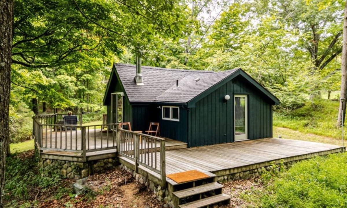 Hollowville Cabin | Forested Retreat | Pool | Pickle/Basketball Courts