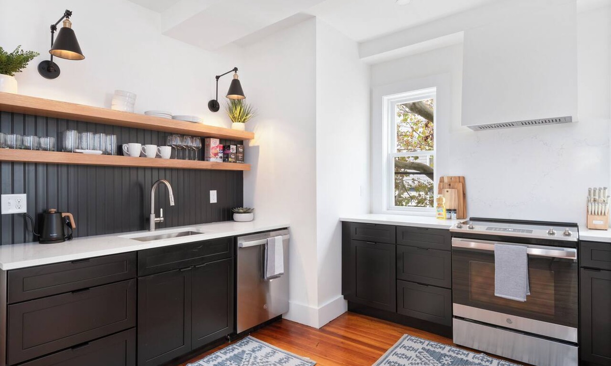 Fox Point Apartment | Fox Point 3BR - Near Brown, RISD & Downtown