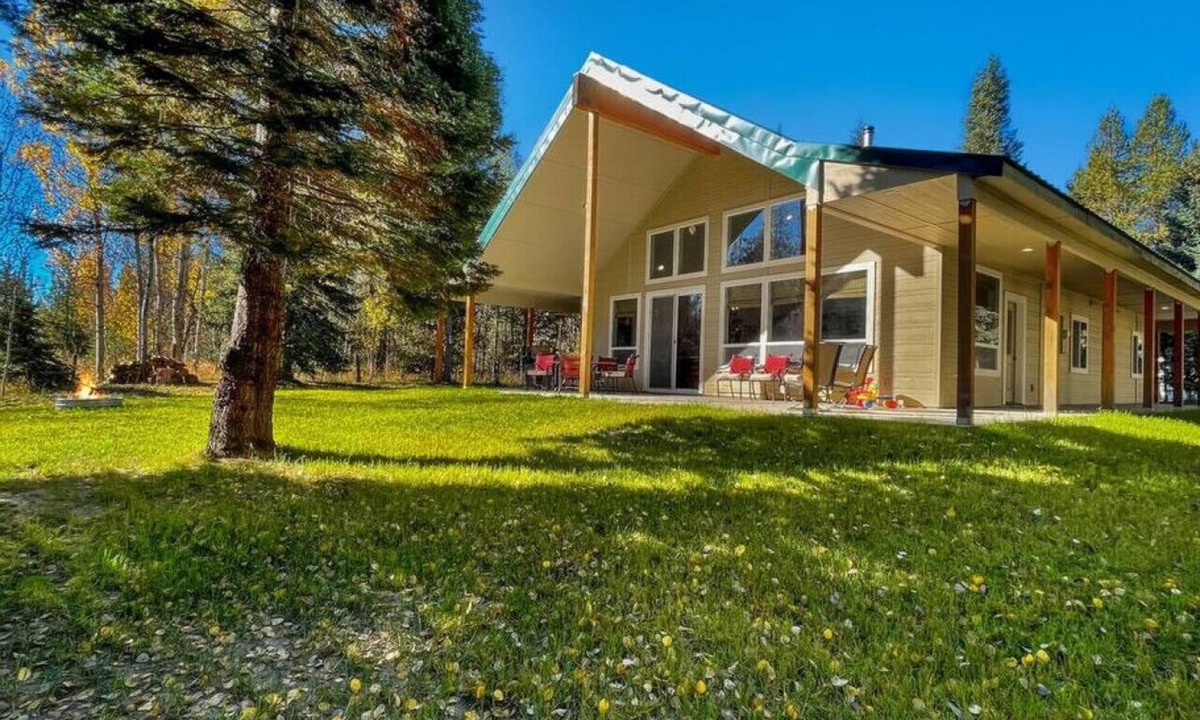 Cascade Cabin | Fun Modern Cabin Near Clear Creek Station