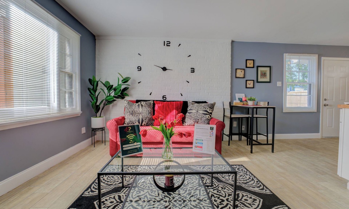 Memphis Apartment | Gleaming Escapade with ShelICrestCorp Apt 105