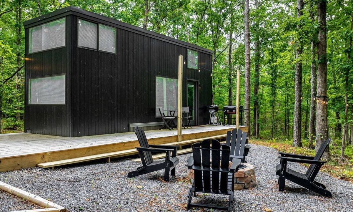 Mentone Cabin | Glorious Lofted Container with Luxurious Indoor and Outdoor Spaces in Alabama