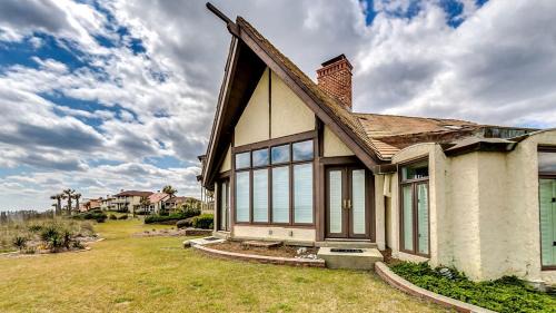 Debordieu Colony Villa | Gorgeous Beachfront Villa with Impressive Views in Georgetown, South Carolina