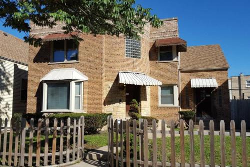 Irving Park East Apartment | Great Chicago getaway, 2 bedrooms. Sleeps 4 to 6