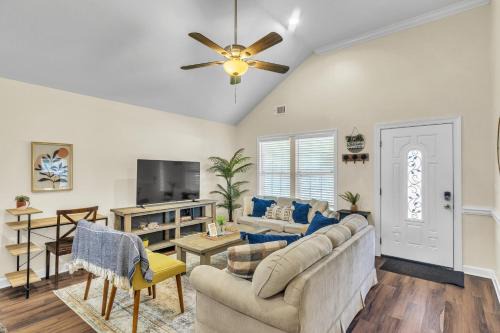 Garden City House | Great Downtown 4BR with 8 Beds and Foosball Fun