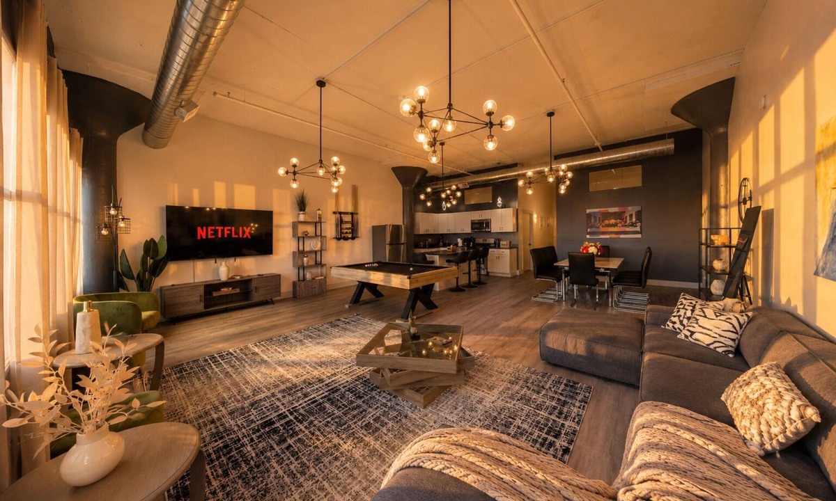 Prairie District Apartment | Group-Friendly 5BR Suite Near McCormick Place & Soldier Field