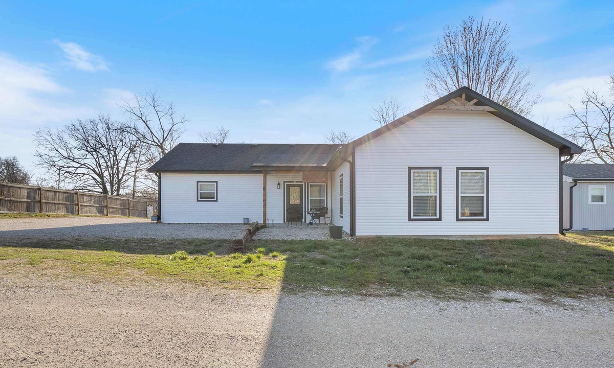 Linn Creek Apartment | | Hackberry Hideaway | 2B 2B | Osage Beach |