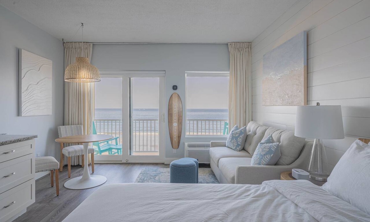 Hampton Apartment | Hampton Tides | Ocean Views | Top Floor Balcony