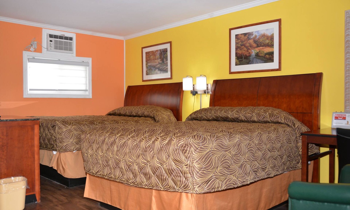Goderich Hotel | Harmony Inn