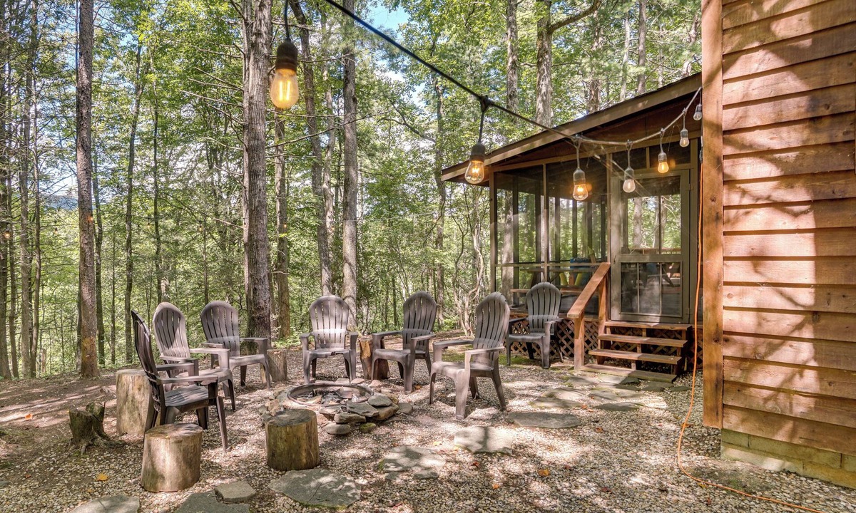 Sautee Nacoochee Cottage | Helen Area Rustic Retreat ~ 5 Miles to Main Street
