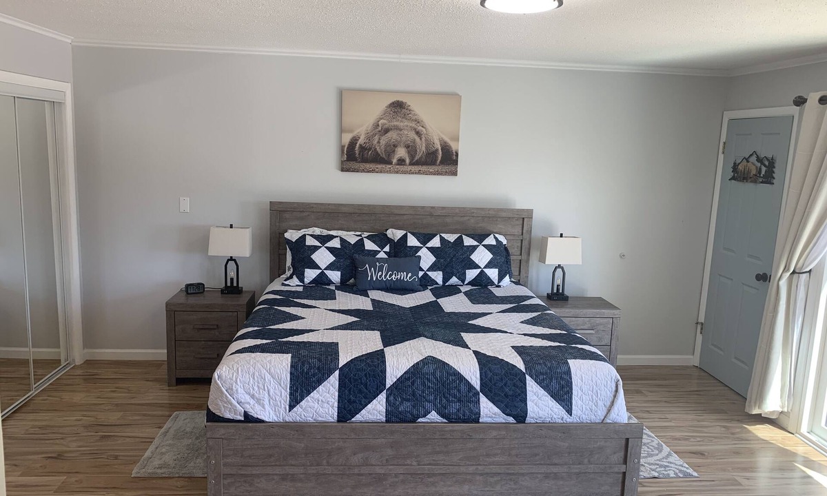 Beech Mountain Condo | Here's your Spring Beech Mountain vacation spot. Plenty of available dates.