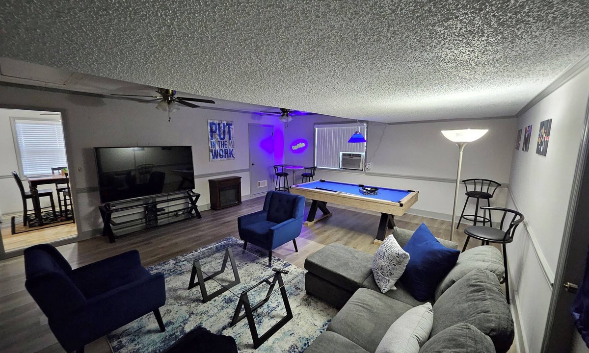 Houston County House | Hidden Gem - 3BD, 2FB w/Jacuzzi + Pool Table