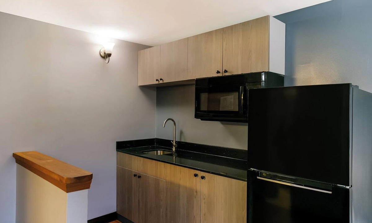 Reamstown Hotel | HomeTowne Studios by Red Roof Denver - Lancaster County