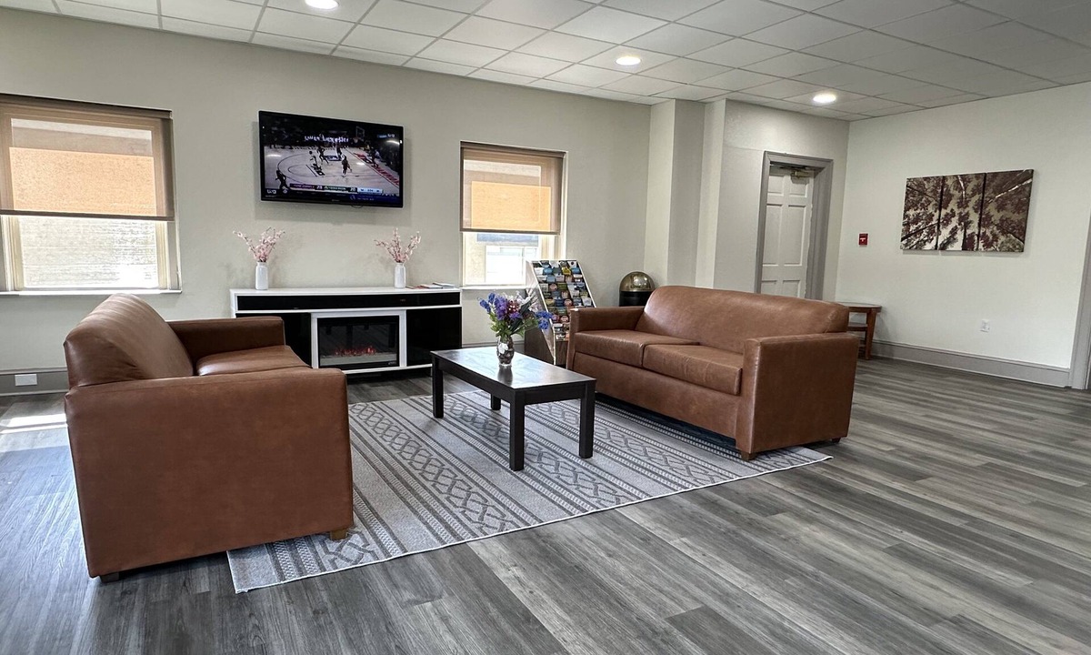 Dumbarton Hotel | HomeTowne Studios by Red Roof Richmond, VA - W Broad St
