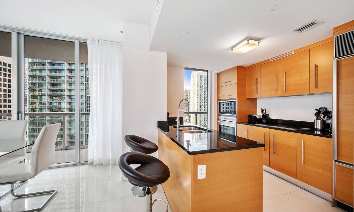 Brickell Condo | ICON BRICKELL CORNER TWO BEDROOM OCEAN VIEW