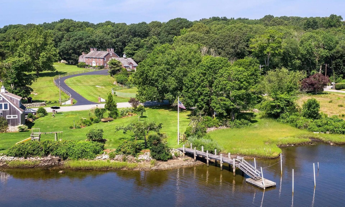 Stonington House | Iconic Charming Estate Overlooking Cove with Water Access in Peaceful Stonington
