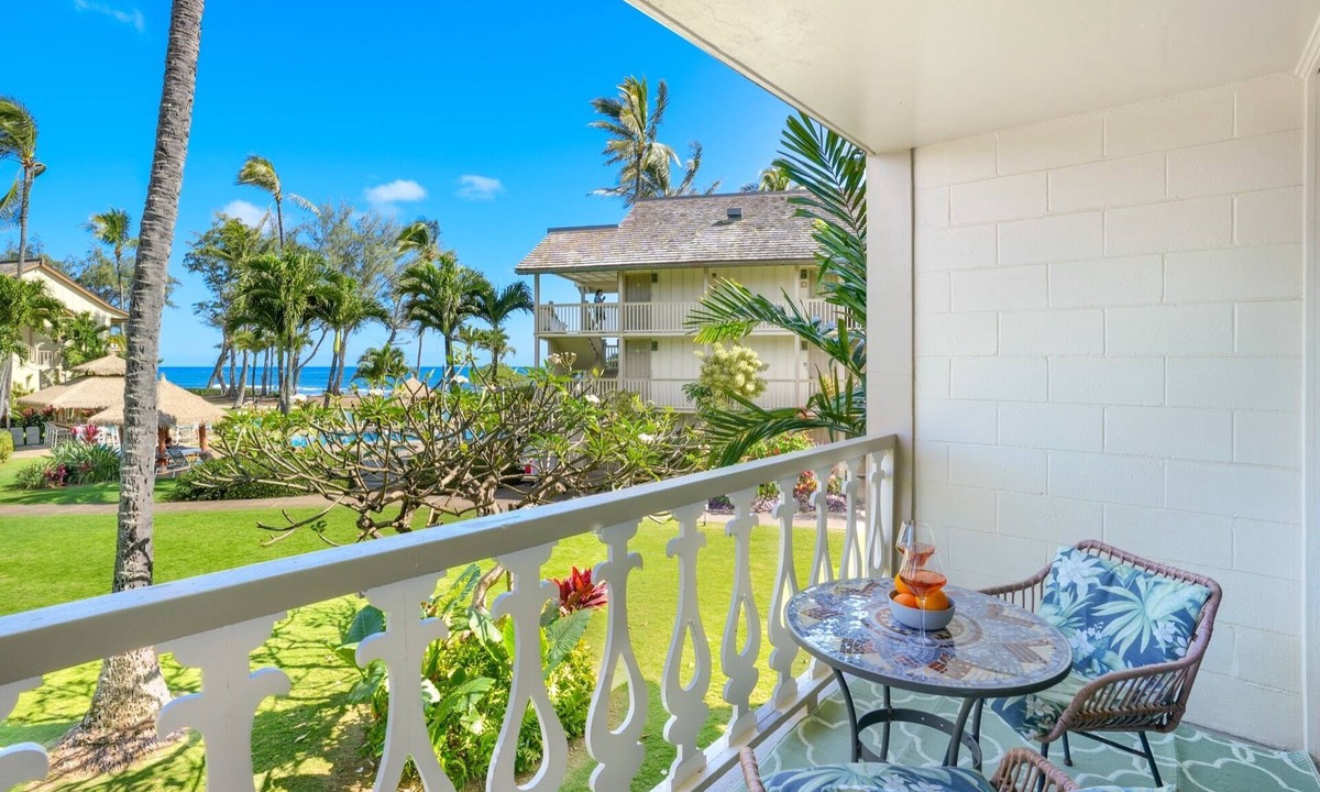 Wailua Apartment | Islander on the Beach 242 Oceanview Studio
