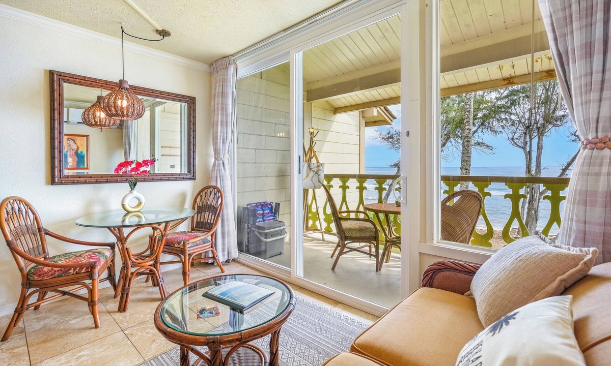 Wailua Apartment | Islander on The Beach 329 the Sunrise Hale | Oceanfront Studio with AC