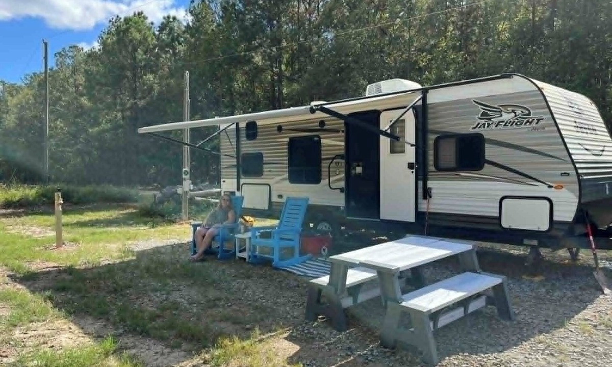 Gresham House | Jayco RV on Half Acre next to PeeDee River!