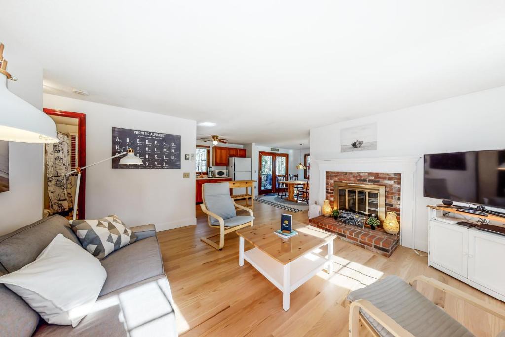 Brewster House | John Hazelnut