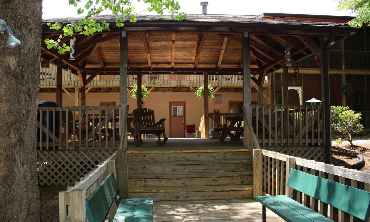 Maggie Valley Hotel | Jonathan Creek Inn