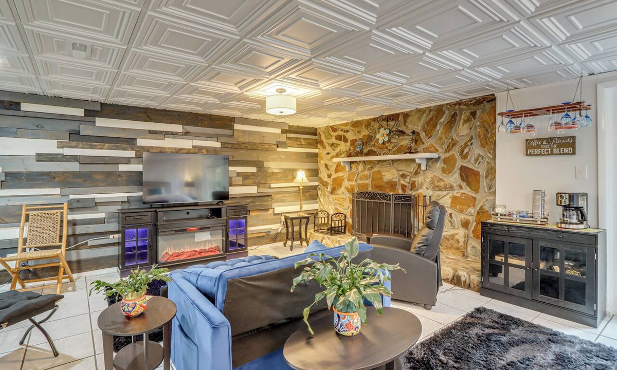 Mineral Bluff Apartment | King Studio w/Yard Near Blue Ridge