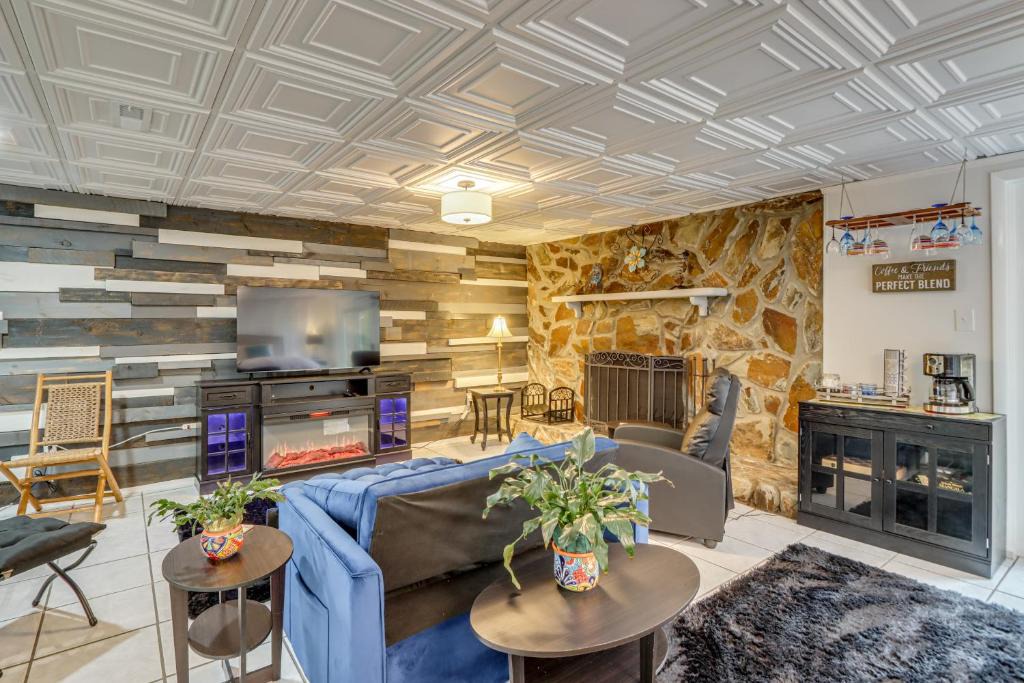 Mineral Bluff Apartment | King Studio w/Yard Near Blue Ridge
