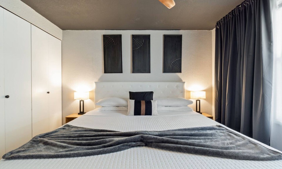 Columbus Apartment | King Suite, Quiet Relaxing Stay 15 mins to Ft Moore