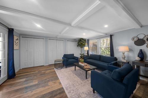Halifax Villa | Lakefront Bliss Your Perfect Getaway on the Water
