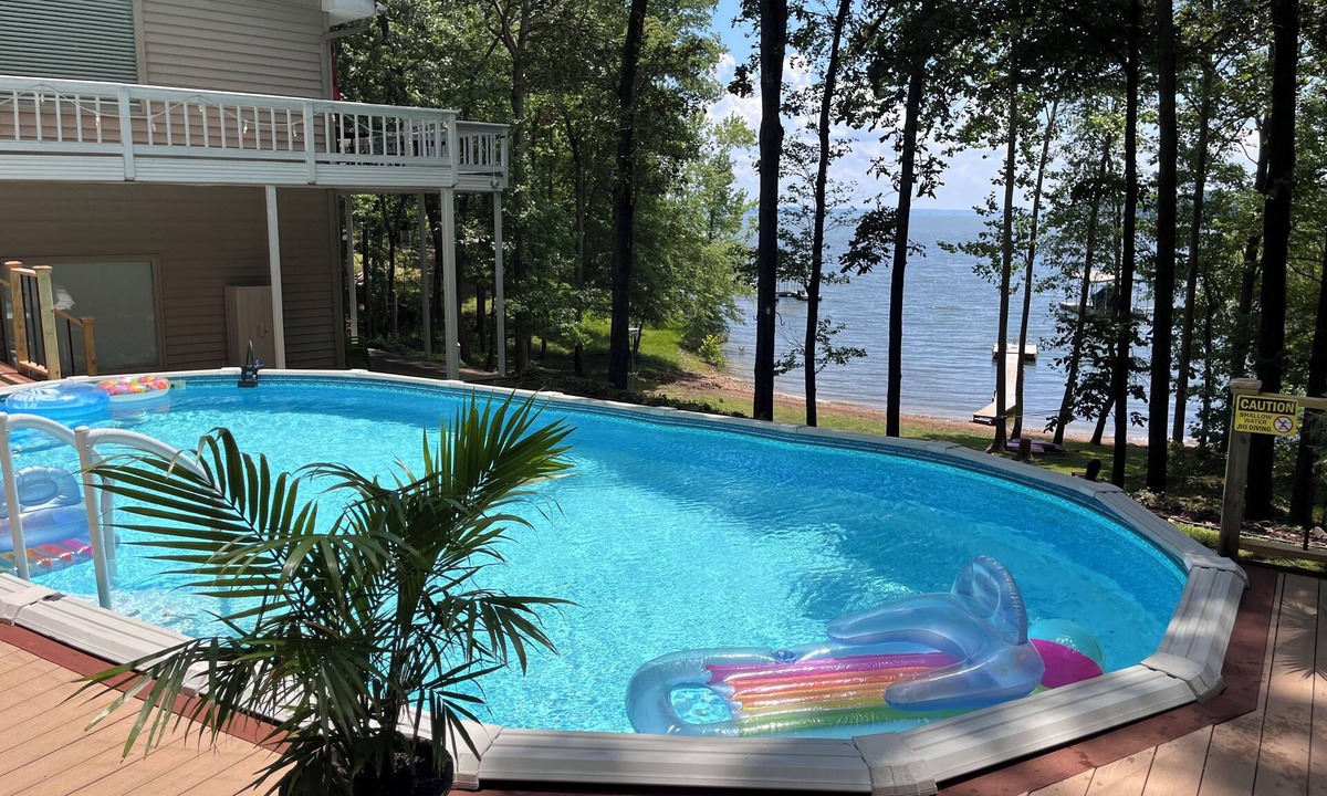 Almo House | Lakefront Getaway, Pool, Pickleball, Dock