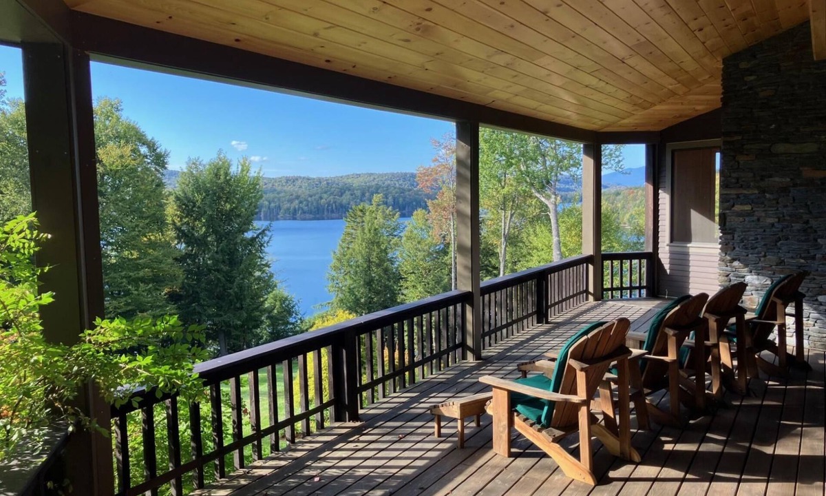 Hyde Park House | Lakefront Main House at Ondine Estate