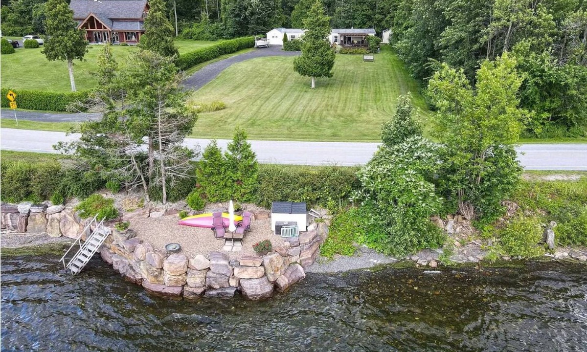 Alburg Cottage | Lakefront Sunset Loon Rock Cottage, private beach, 2-bedroom WiFi free parking