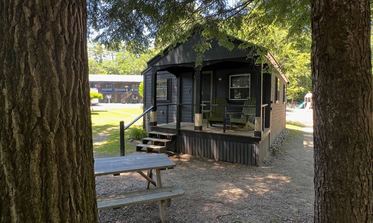 Holderness Cottage | Lakeside Cabin 7 with Kitchen