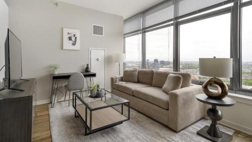 River North Apartment | Landing at NEXT - Studio in Near North Side