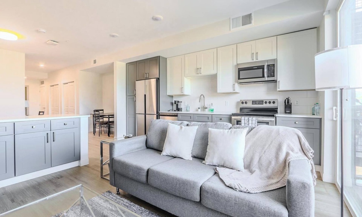 Ithaca Apartment | Landing | Beautiful Studio, Gym