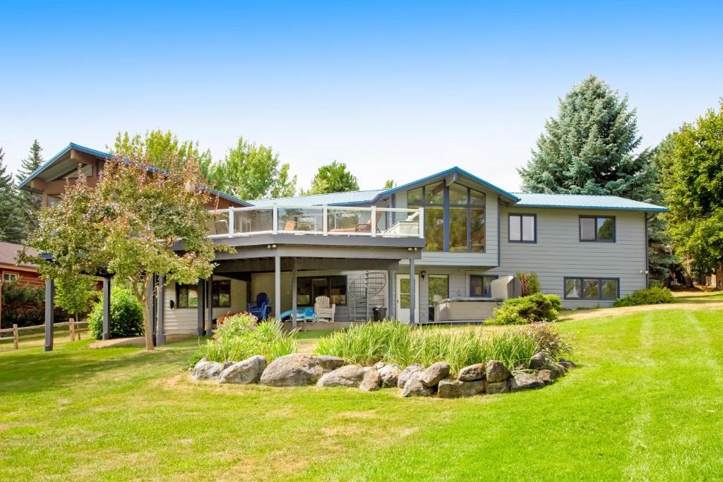 Lakeside House | Lazy K on Peaceful Bay - Lake House