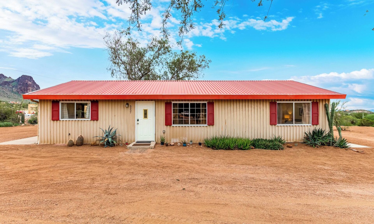 Apache Junction House | Lovely 2-bedroom house with AC in peaceful Apache Junction.