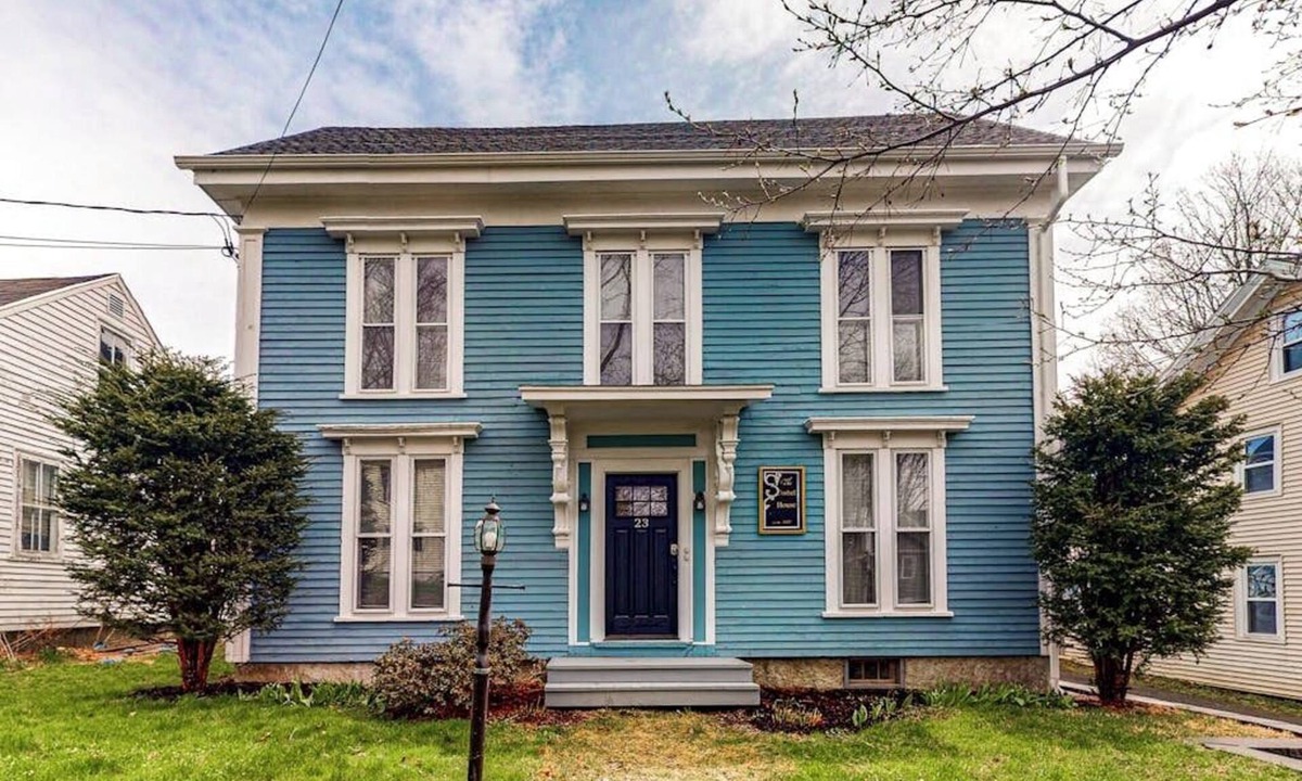 Bucksport House | Lower Corbel - duplex with WiFi & W/D - walk to river and downtown
