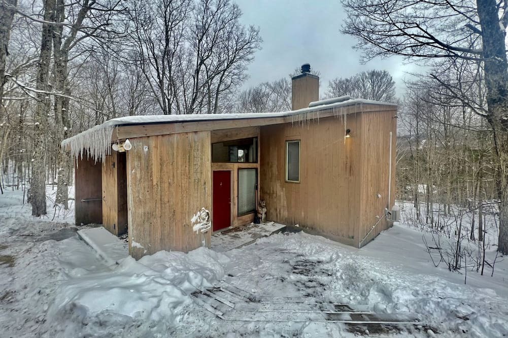 Forest Farms Cabin | Luminous Cabin Ideal for Families or Groups in Vermont