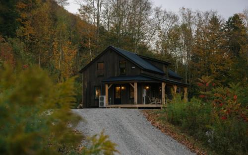 Killington House | Lux Chalet 4 Bd Fireplace HotTub AC Pet Friendly