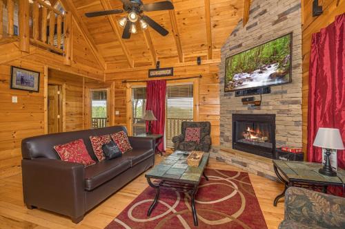 Sevierville House | Luxurious Log Cabin Nestled in the Great Smoky Mountains